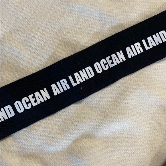 SOLD! Alo Yoga Cream Cropped Short Sleeve Hoodie - Picture 4 of 7